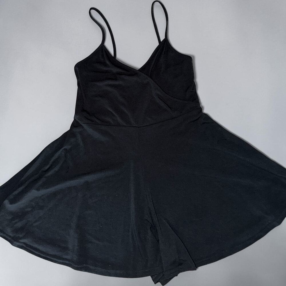 Boohoo Black Wrap Front Skort Romper Dress Women’s US 8 Flowy Minimalist